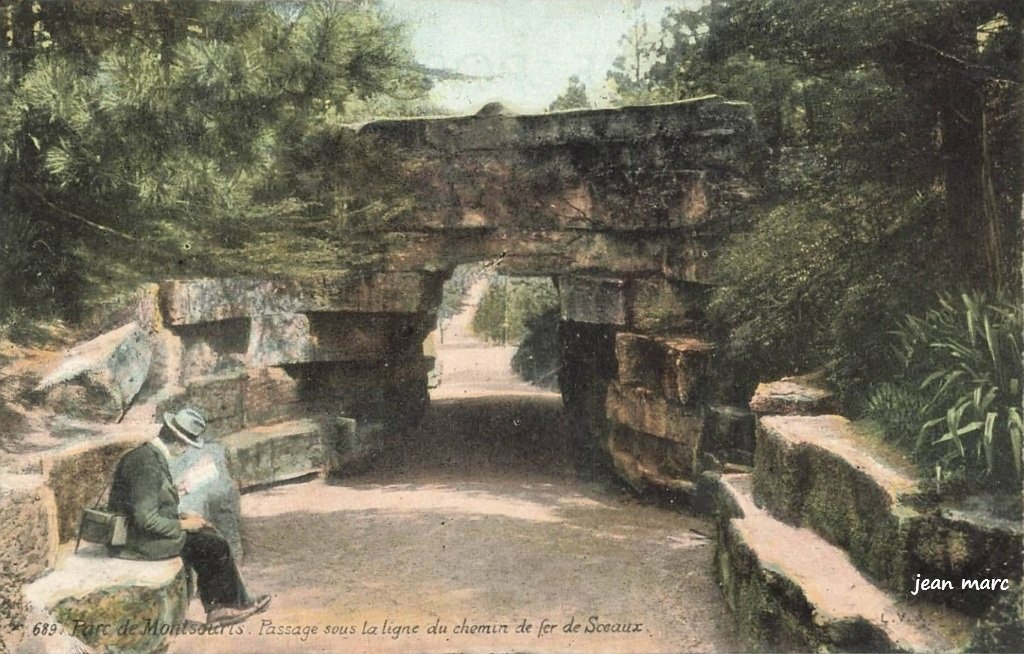 Parc de Montsouris - Passage sous la ligne du chemin de fer de Sceaux.jpg