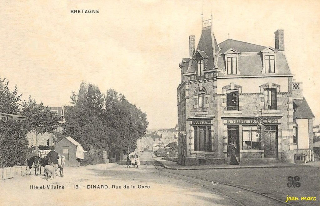 Dinard - Rue de la Gare.jpg