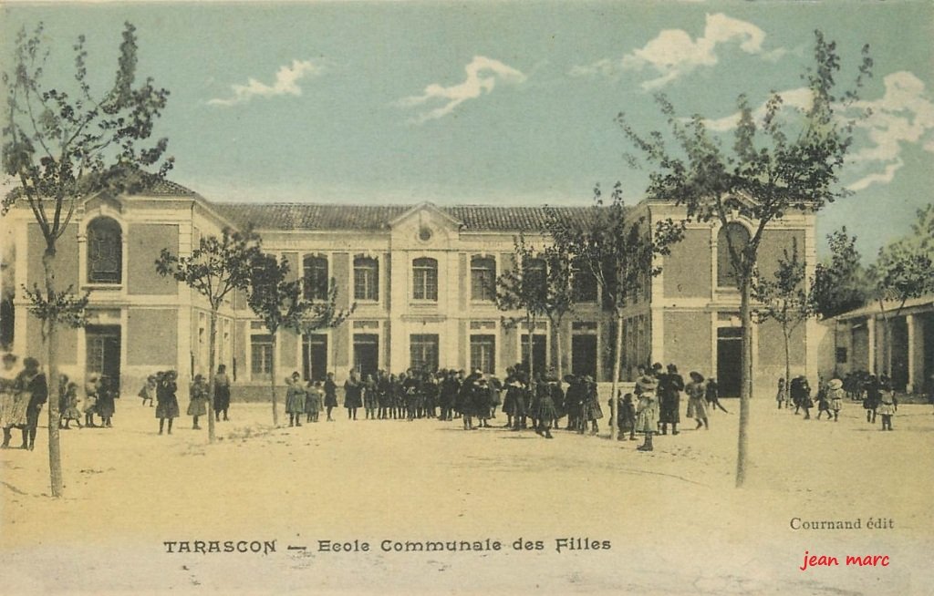 Tarascon - École communale de Filles.jpg