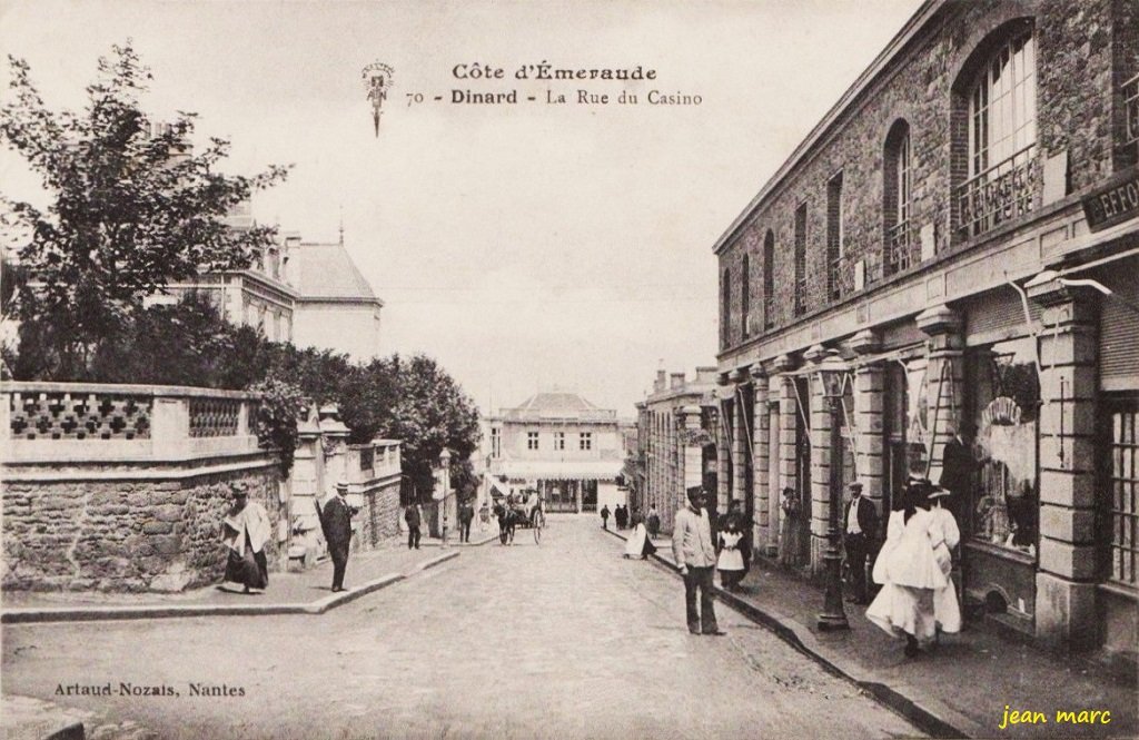 Dinard - La Rue du Casino.jpg