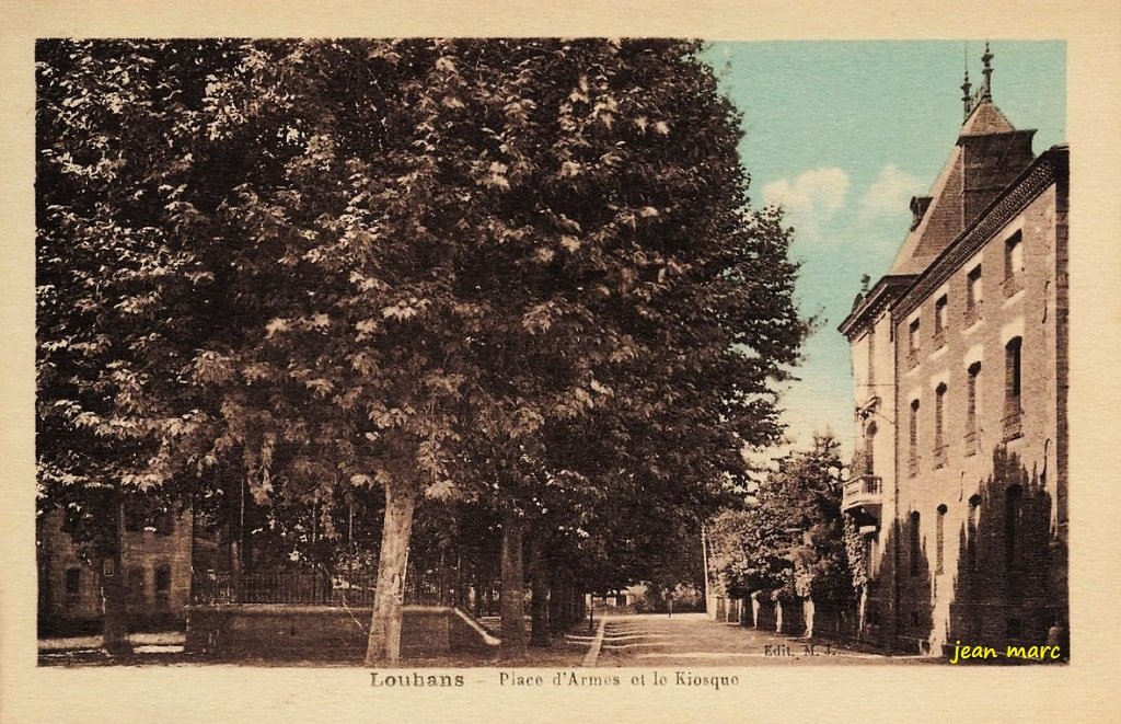 Louhans - Place d'Armes et le Kiosque.jpg