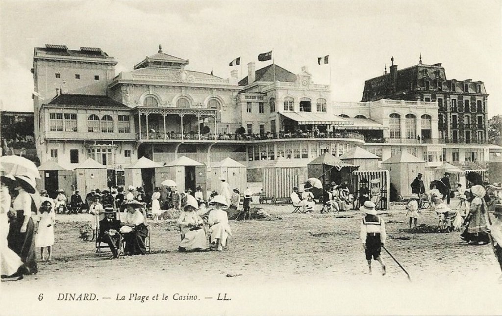 Dinard - La Plage et le Casino.jpg