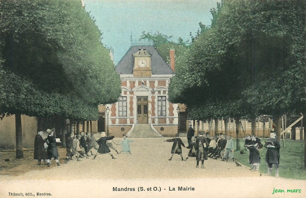 Mandres - La Mairie (et les Écoles).jpg