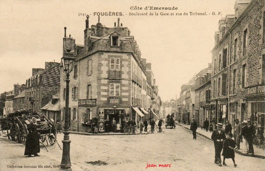 Fougères - Boulevard de la Gare et rue du Tribunal.jpg