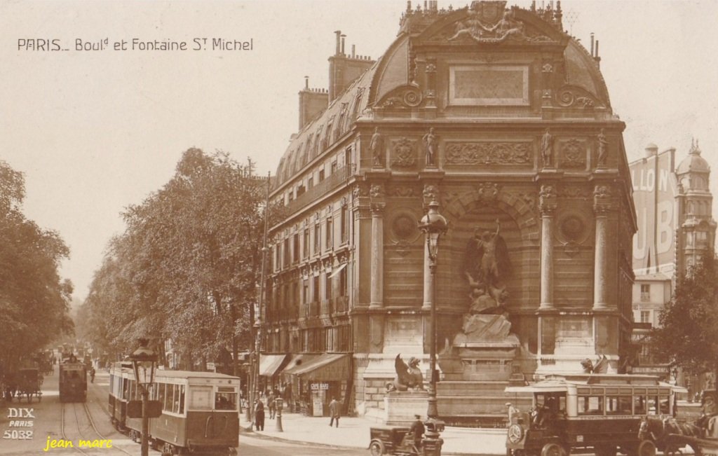 Paris VIe - Boulevard et Fontaine Saint-Michel.jpg