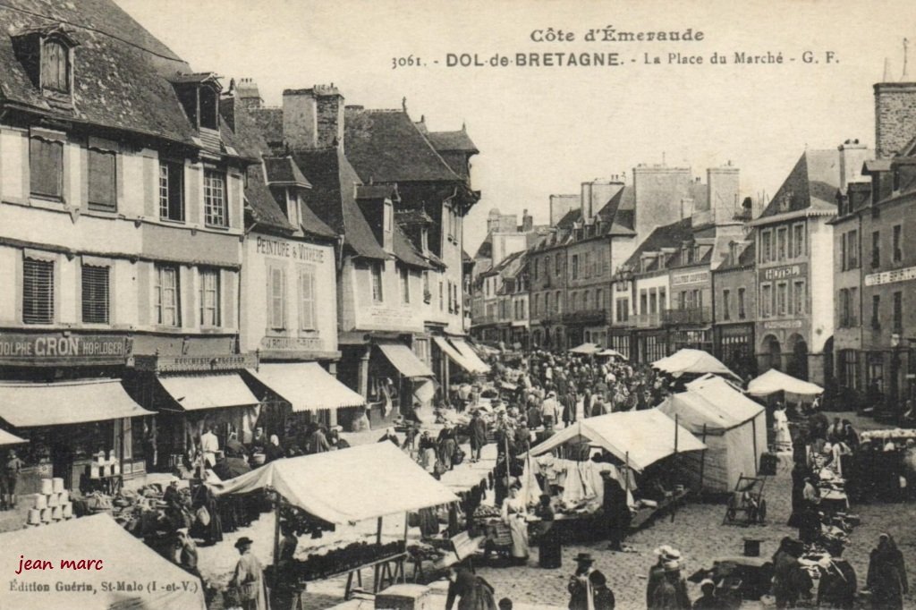 Dol - La Place du Marché.jpg
