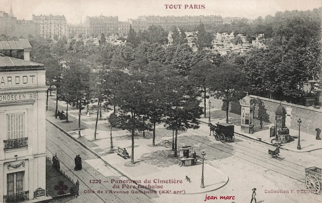 Tout Paris - 1229 - Panorama du Cimetière du Père-Lachaise - Côté de l'Avenue Gambetta.jpg
