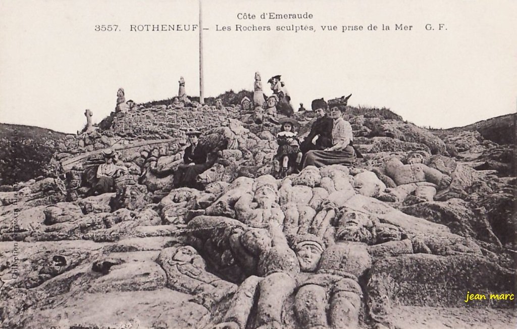 Rothéneuf – Les rochers sculptés, vue prise de la Mer.jpg
