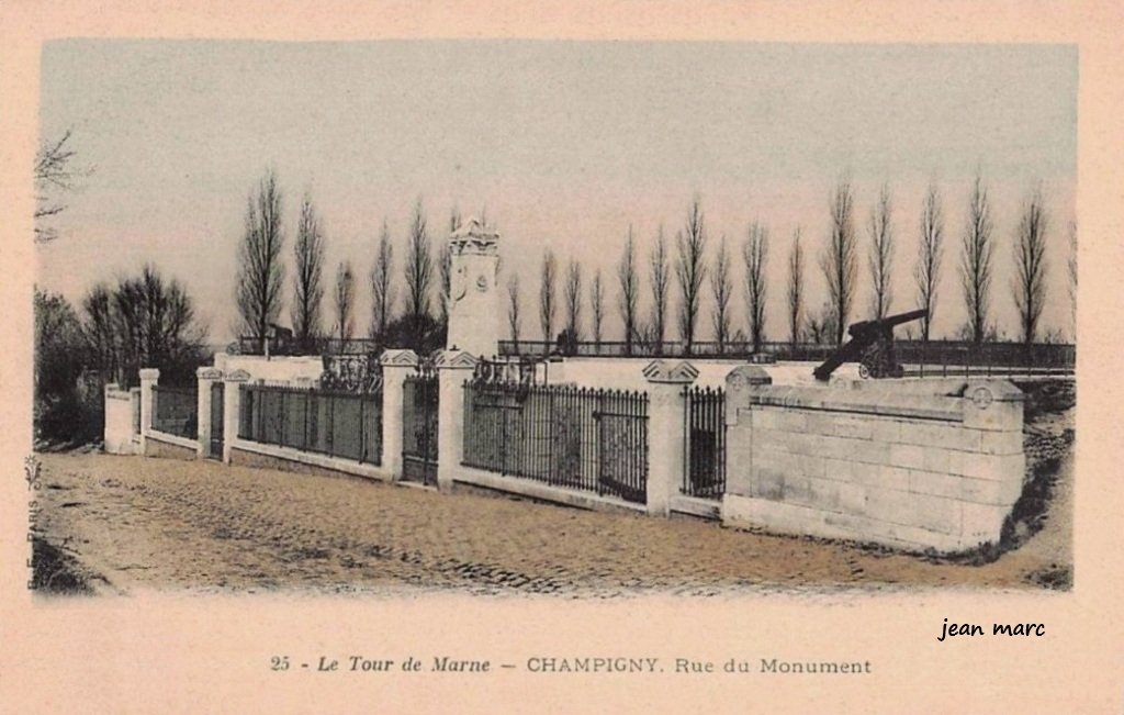25 - Le Tour de Marne - Champigny. Rue du Monument.jpg
