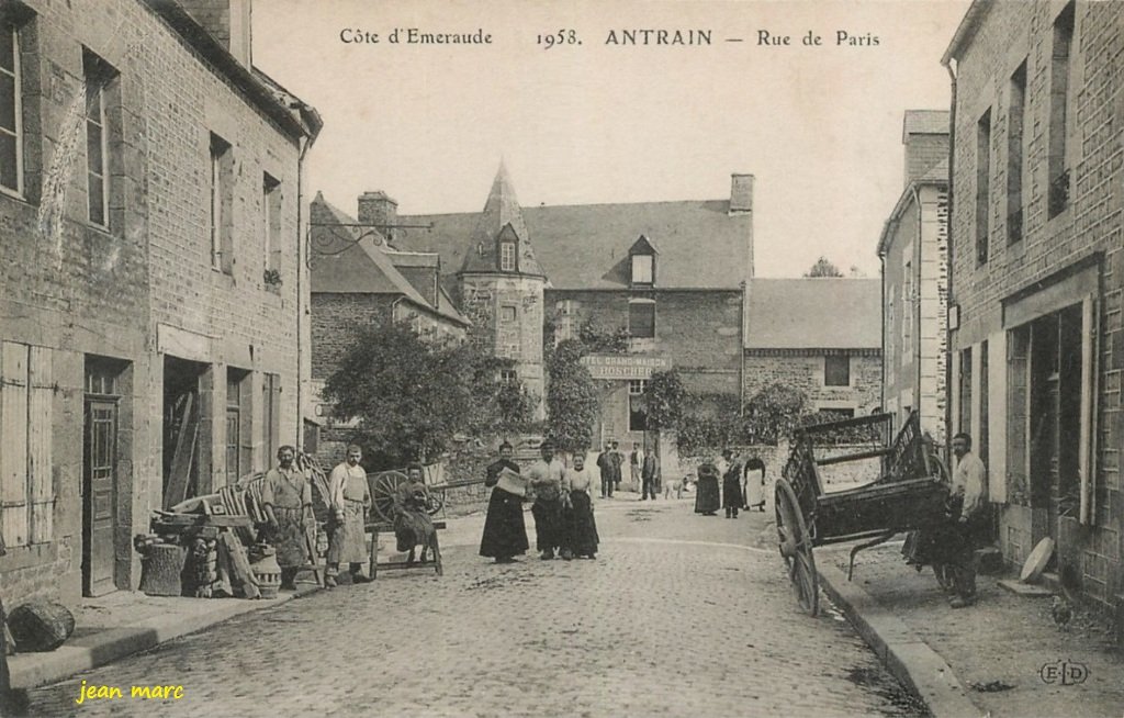 Antrain - Rue de Paris.jpg