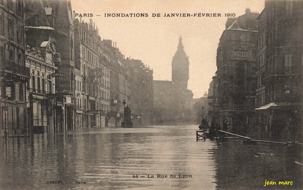 Paris XIIe - Rue de Lyon - Inondations de Janvier-Février 1910.jpg