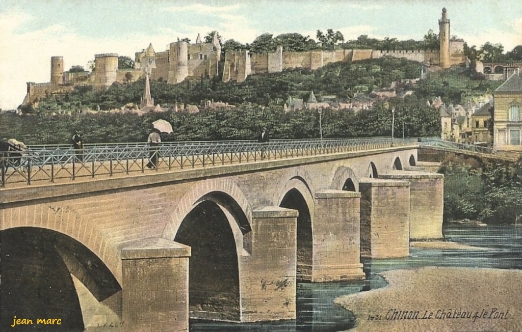 Chinon - Le Château et le Pont.jpg