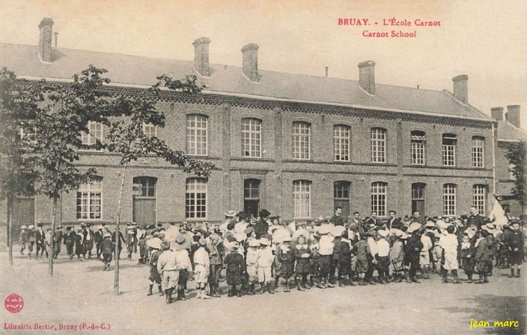 Bruay-en-Artois - L'École Carnot.jpg