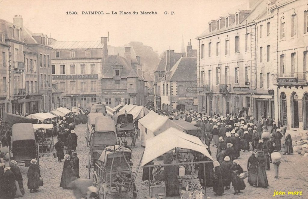 Paimpol - La Place du Marché.jpg