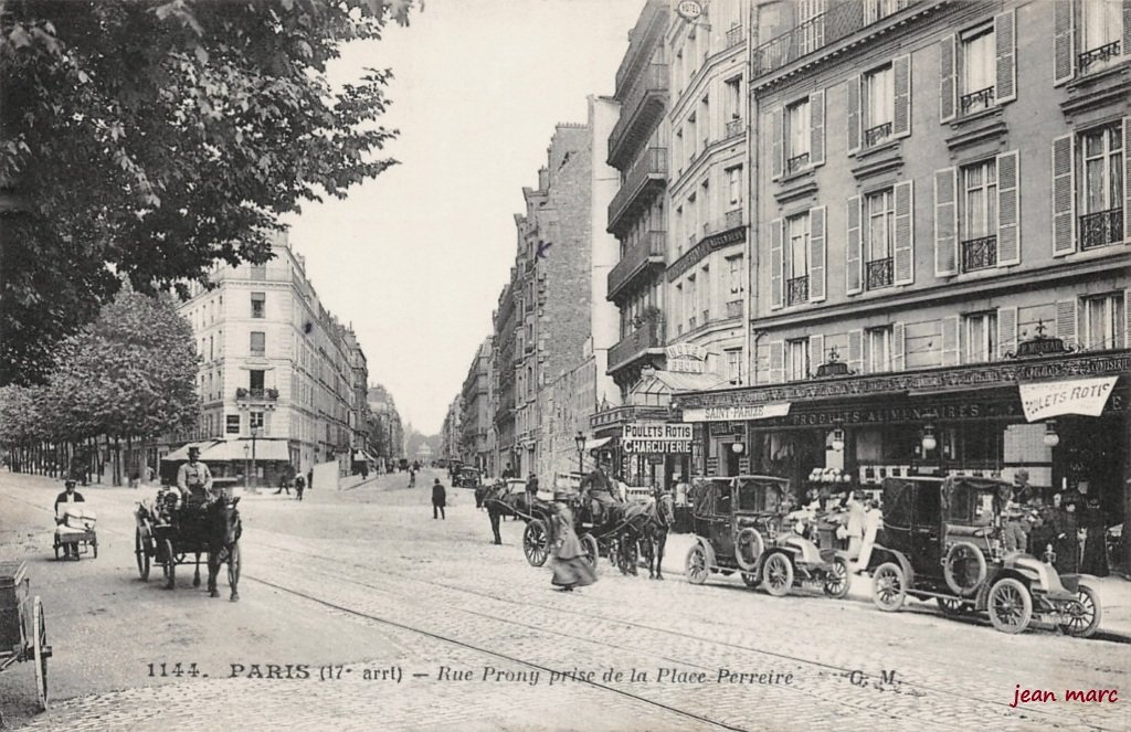 Paris XVIIe - Rue de Prony prise de la Place Péreire.jpg
