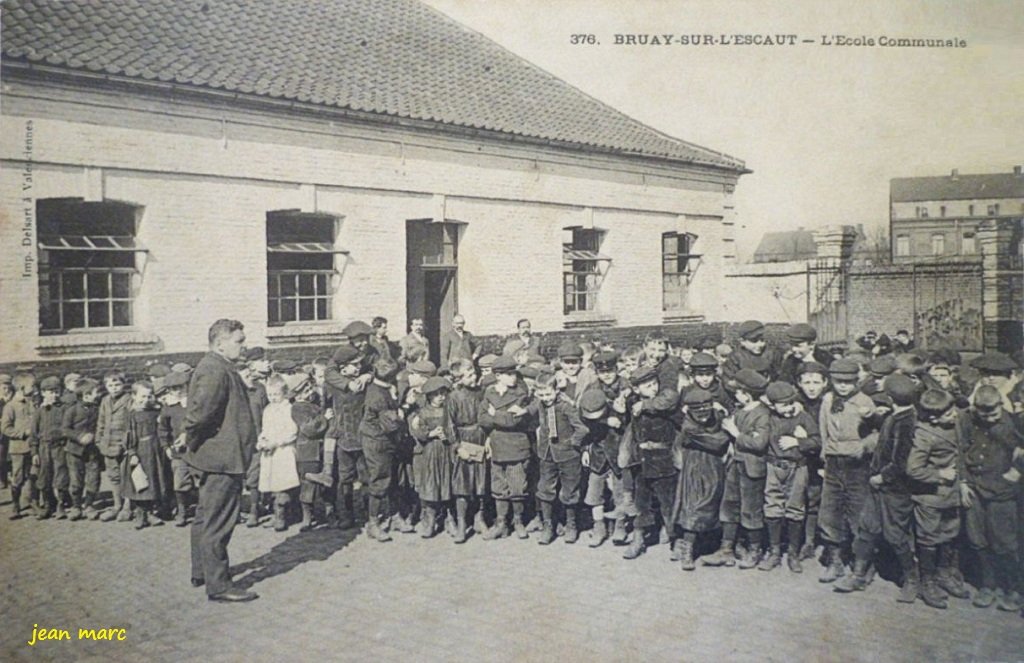 Bruay-sur-l'Escaut - L'École Communale.jpg