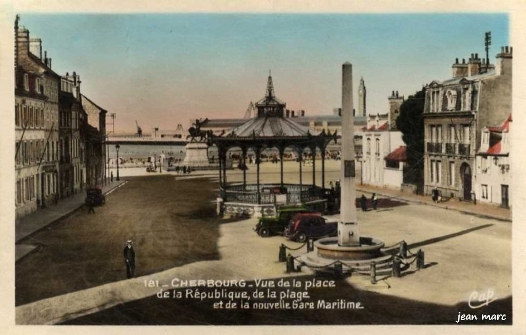 Cherbourg - Vue de la Place de la République, de la Plage et de la nouvelle Gare Maritime.jpg