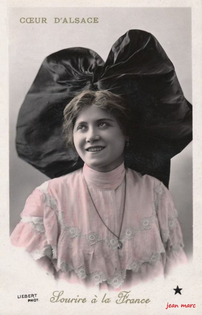 Coeur d'Alsace - Sourire à la France (VBC 3039 Marque Étoile, émaillographie, Photo Liebert) carte patriotique.jpg