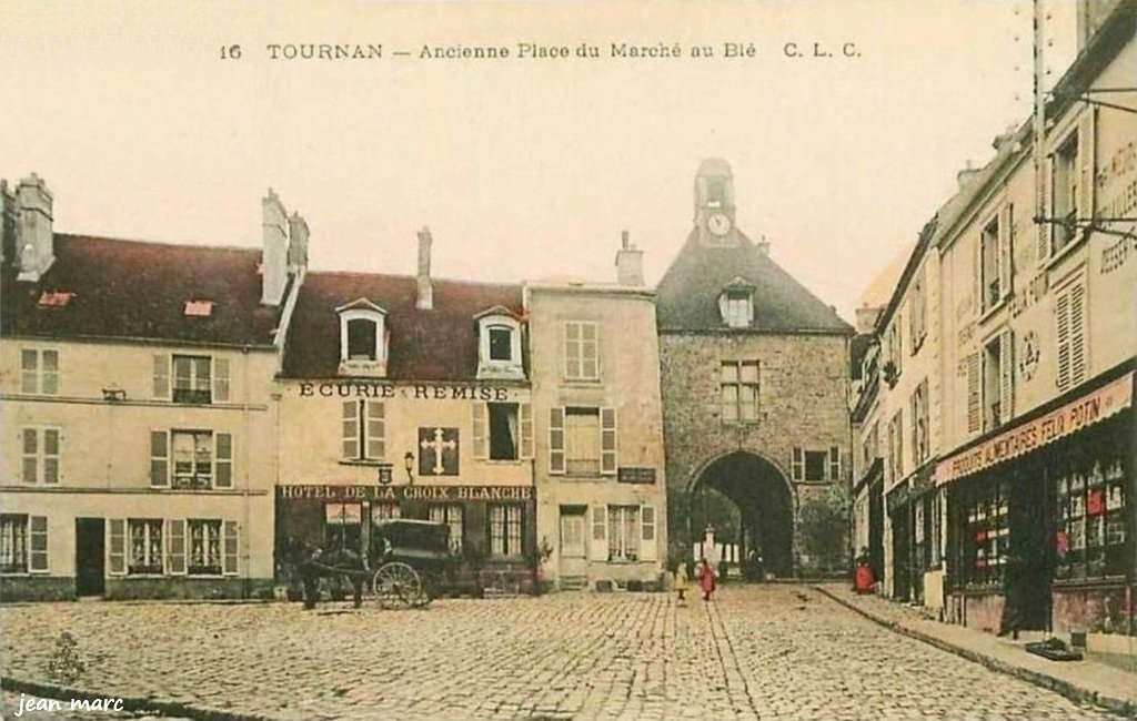 Tournan - Ancienne Place du Marché au Blé.jpg