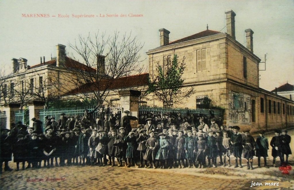 Marennes - École Supérieure - La Sortie des Classes.jpg