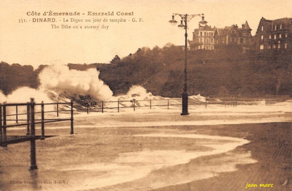 Dinard - La Digue un jour de Tempête.jpg