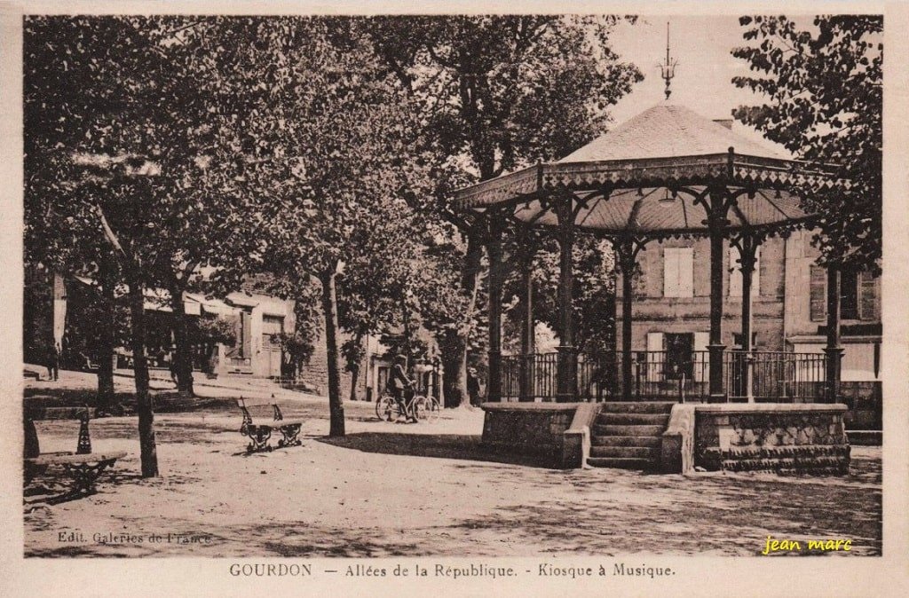 Gourdon - Allées de la République - Kiosque à musique 2.jpg
