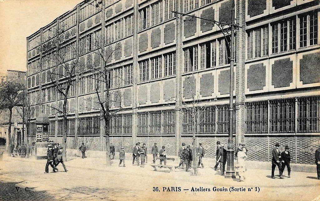 Paris Avenue de Clichy.jpg