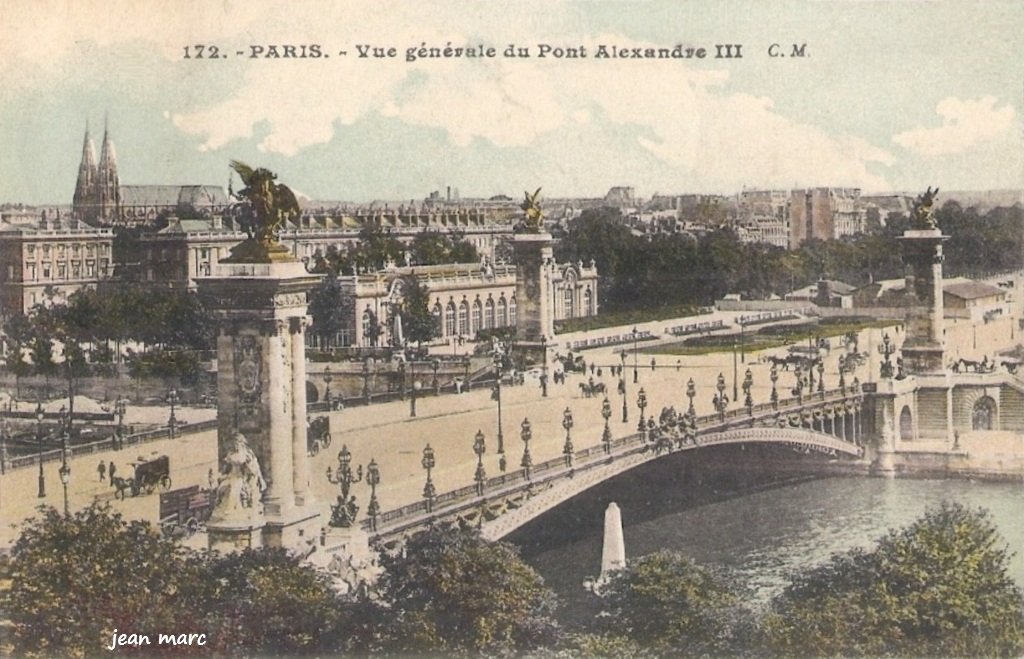 Paris - Vue générale du Pont Alexandre III.jpg