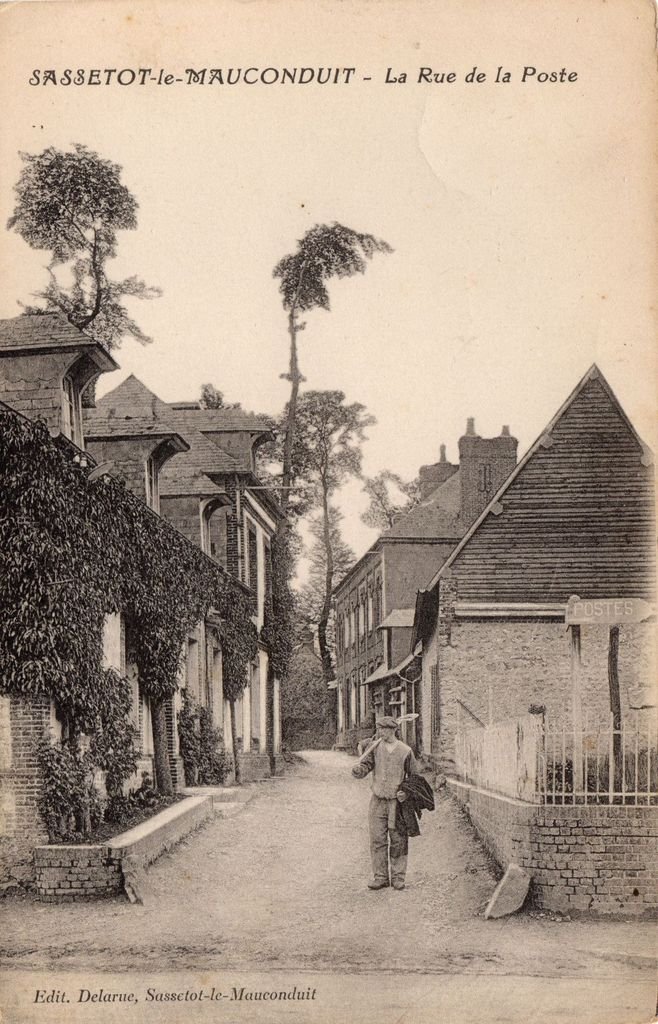 76 - SASSETOT-LE-M. - La Rue de la Poste - Edit. Delarue, Sassetot - 29-12-25.jpg