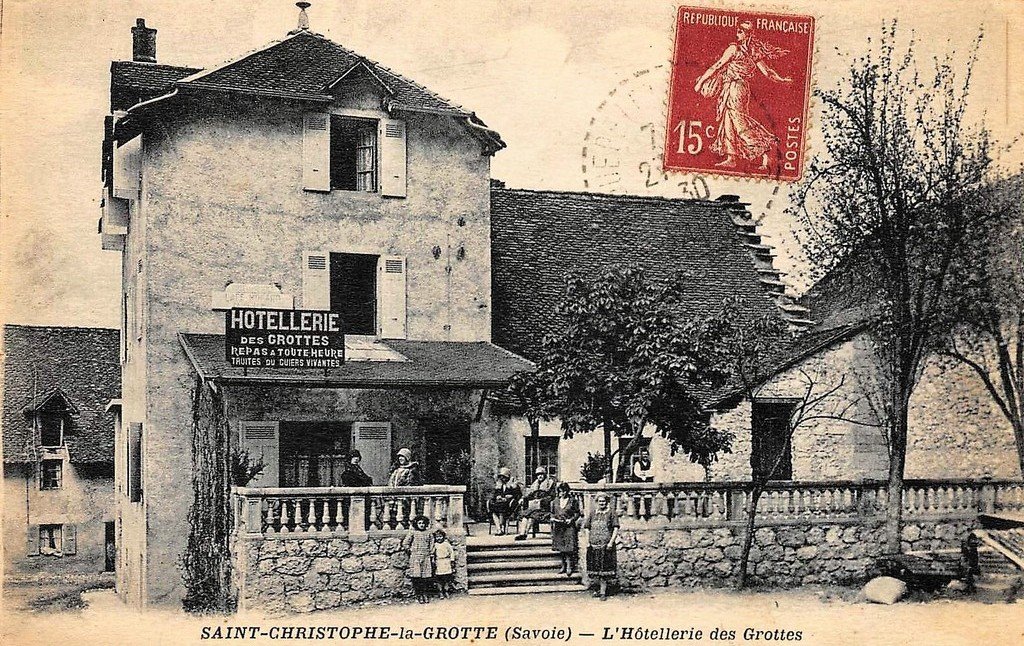 Saint-Christophe la Grotte 73.jpg