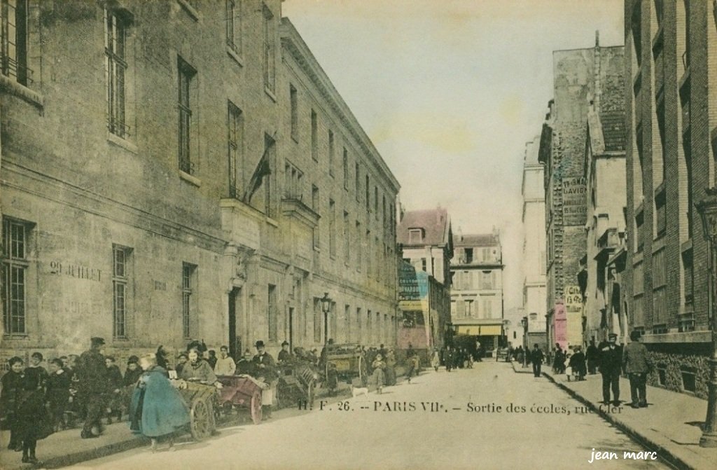 Paris VIIe - Sortie des Écoles rue Cler.jpg
