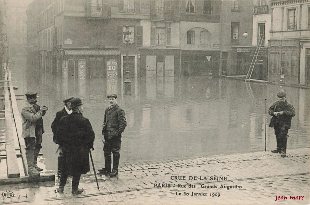 Paris VIe - Rue des Grands Augustins le 30 janvier 1909 (sic pour 1910) Crue de la Seine.jpg