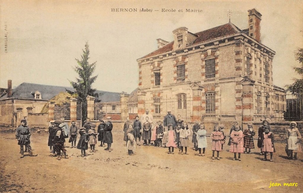 Bernon - École et Mairie.jpg