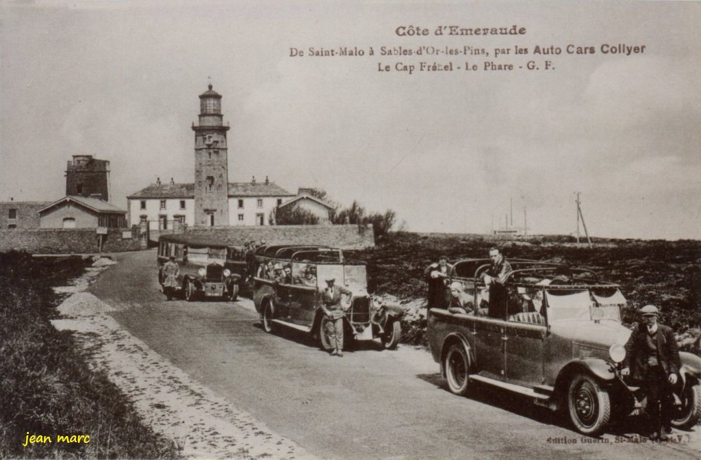 De Saint-Malo à Sables d'Or-les-Pins par les Auto-Cars Collyer - Le Cap Fréhel - Le Phare.jpg