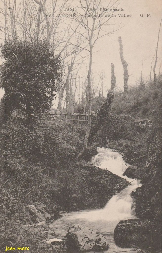 Val-André - Cascade de la Vallée.jpg