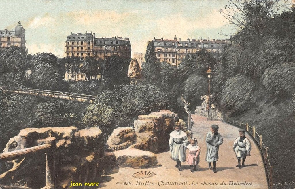 Paris XIXe - Buttes-Chaumont - Le Chemin du Belvédère.jpg