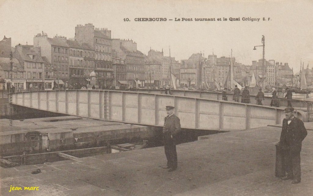 Cherbourg - Le Pont Tournant et le Quai Coligny.jpg
