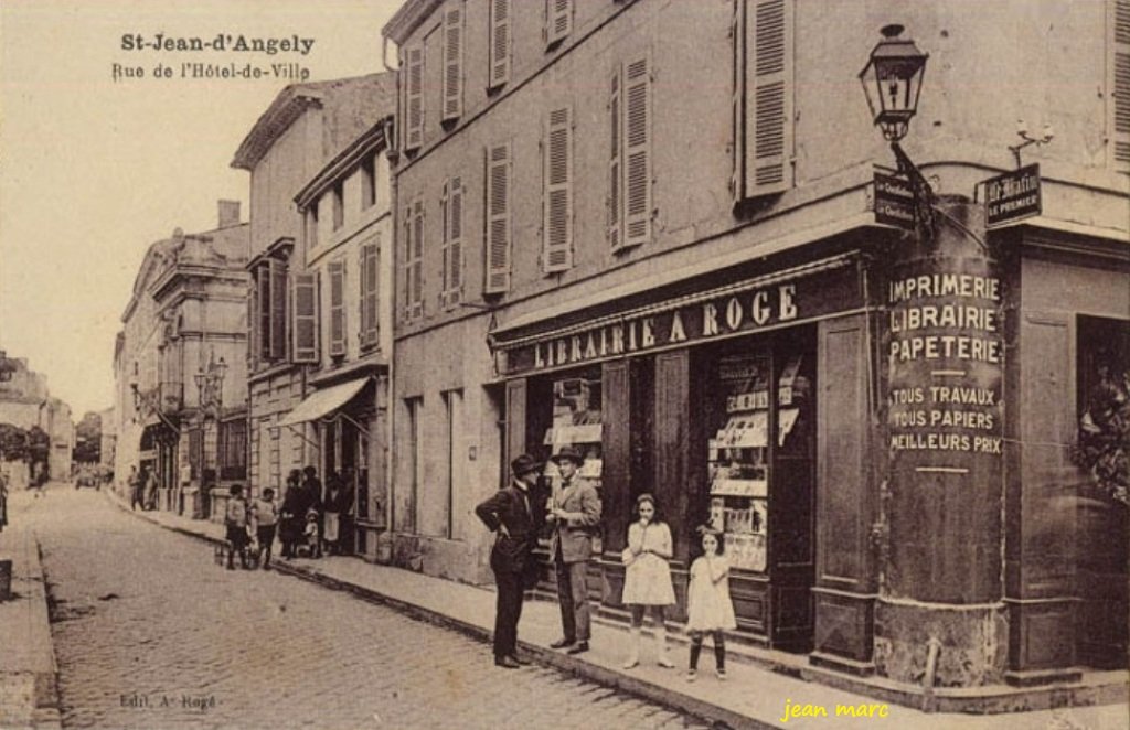 Saint-Jean-d'Angely - Rue de l'Hôtel de Ville.jpg