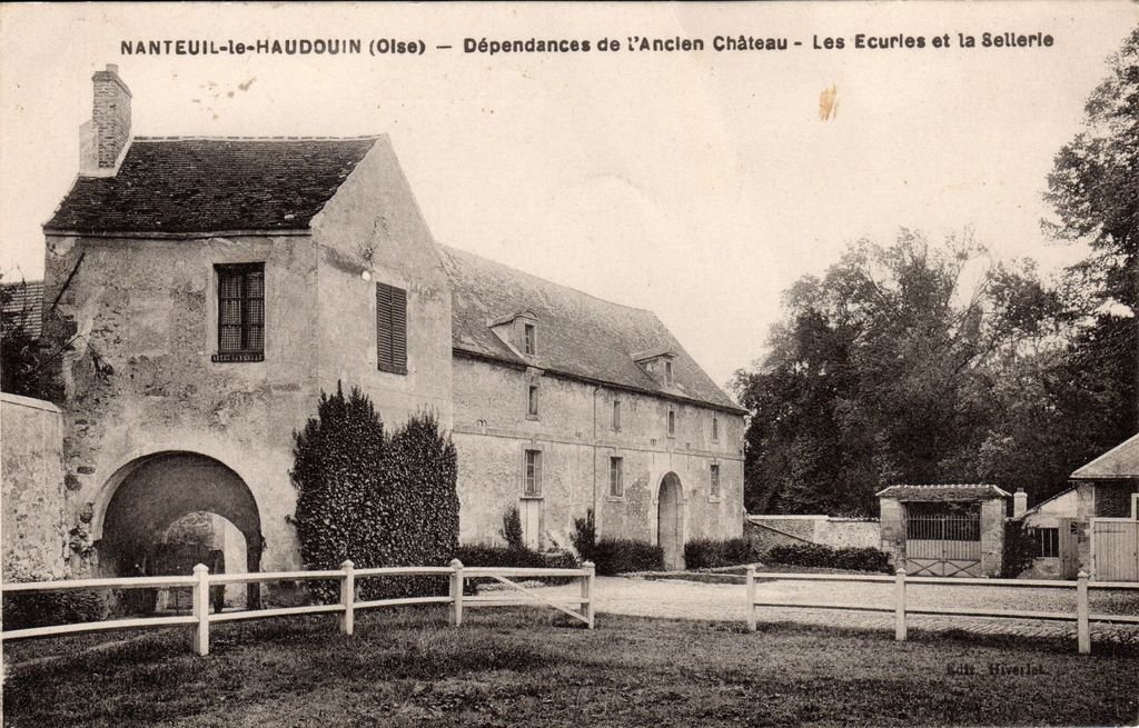 60 - NLH - Dépendances de l'Ancien Château -Les Ecuries et la Sellerie  - Edit. Hiverlet - L'H. Paris - 04-01-26.jpg