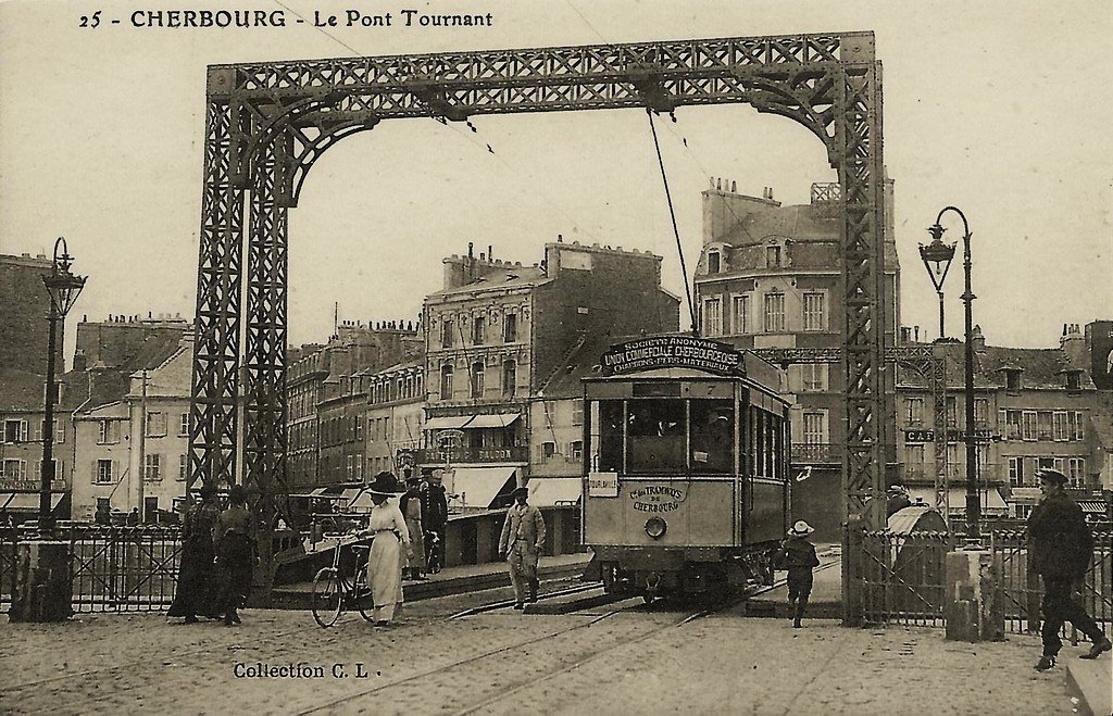 Cherbourg tram 25 (2).jpg