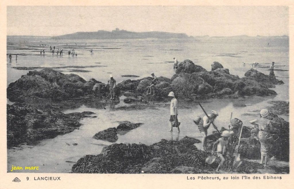 Lancieux - Les Pêcheurs, au loin l'île des Ébihens.jpg