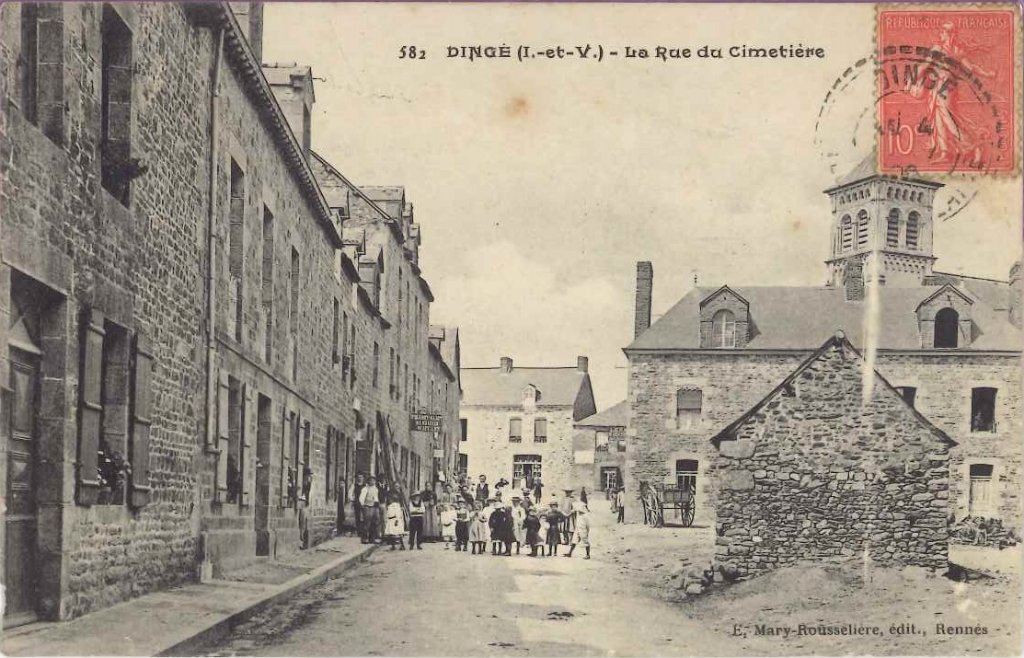 582 - Dingé - La Rue du Cimetière.jpg