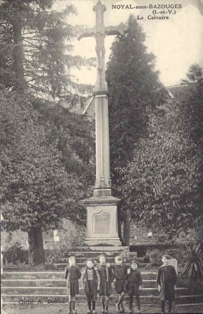 Noyal Sous Bazouges - Le Calvaire.jpg