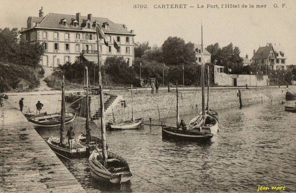 Carteret – Le Port, l’Hôtel de la Mer.jpg