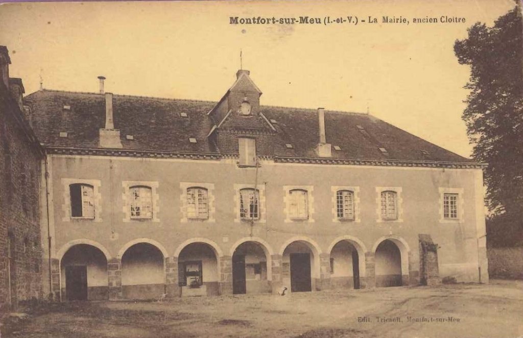Montfort Sur Meu - La Mairie, ancien Cloitre.jpg