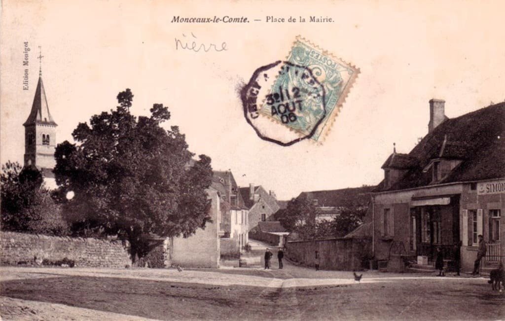 Monceaux place mairie.jpg