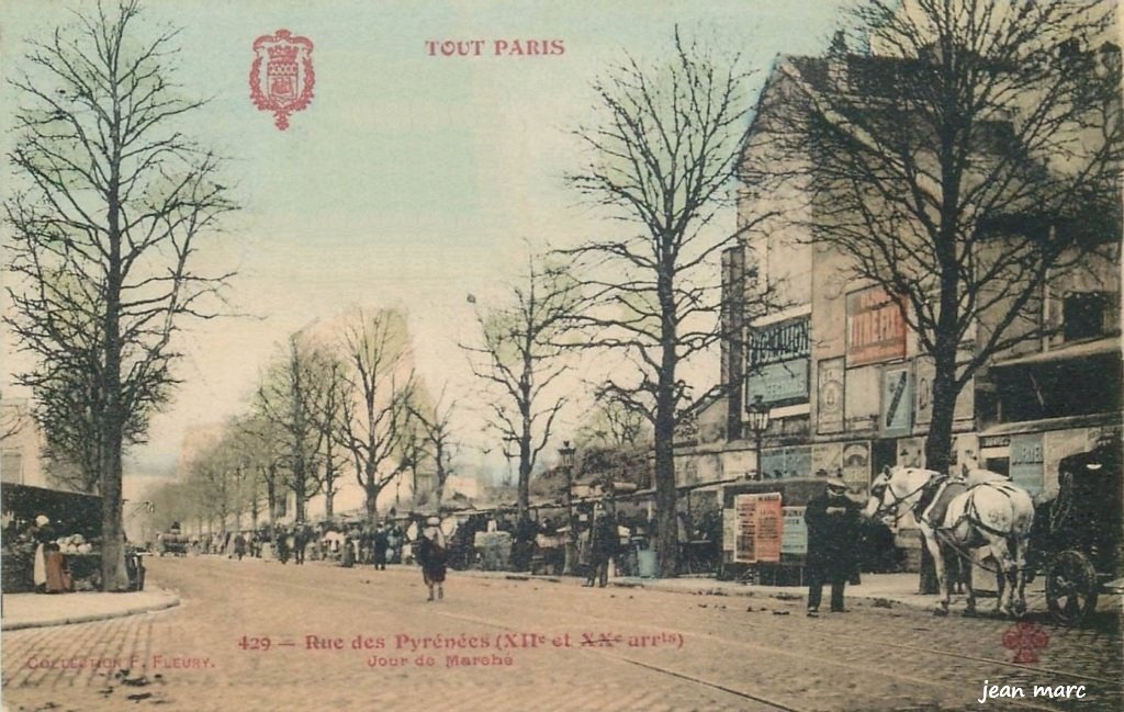 Tout Paris - 429 - Rue des Pyrénées - Jour de Marché.jpg