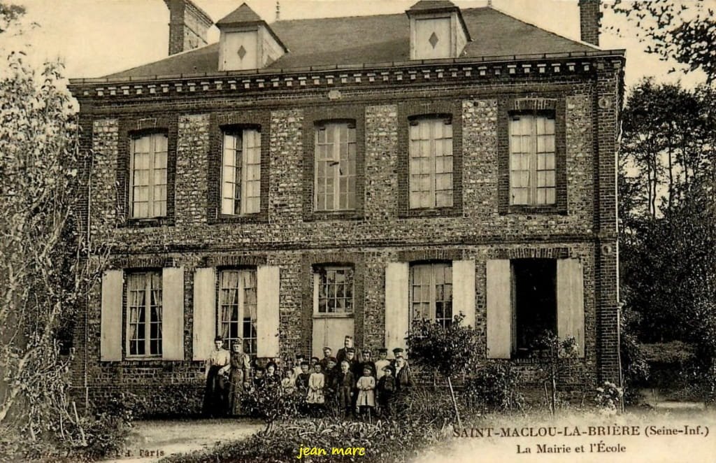 Saint-Maclou-la-Brière - La Mairie et l'École.jpg