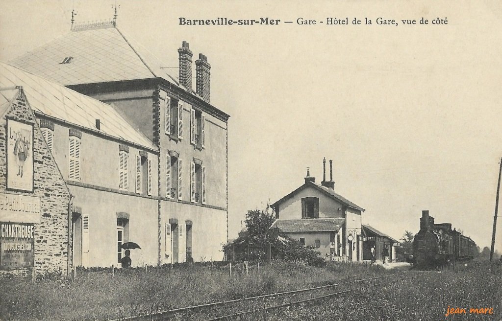 Barneville-sur-Mer – Gare - Hôtel de la Gare, vue de côté.jpg