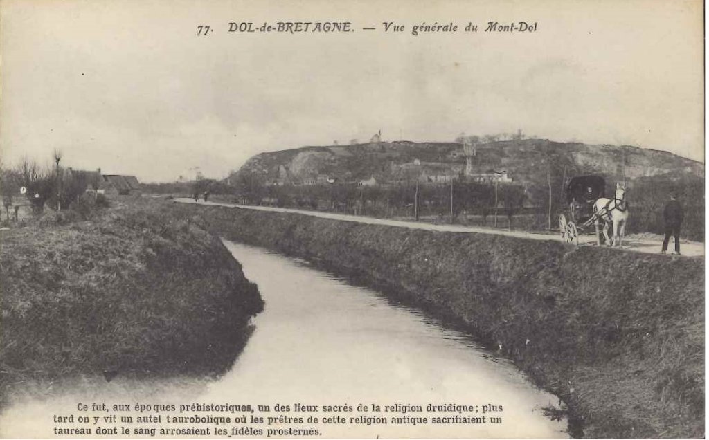 77 - Dol de Bretagne - Vue générale du Mont-Dol.jpg